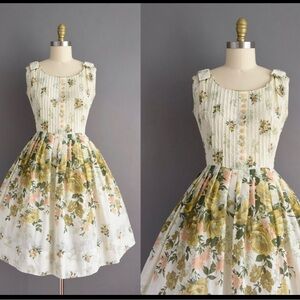 Vintage 1950s Meg Marlove Floral Print full skirt Dress